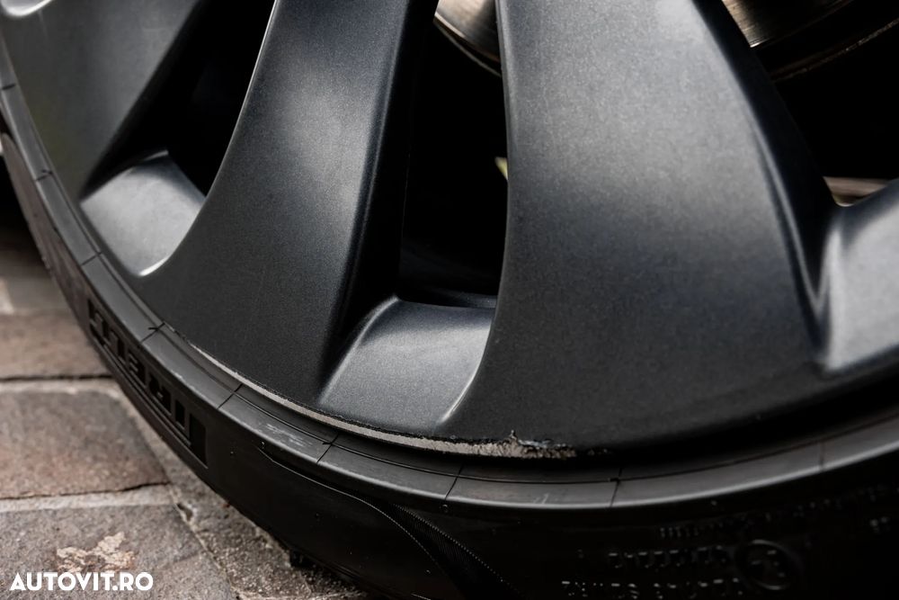 Tesla Model Y Performance Dual Motor AWD - 10