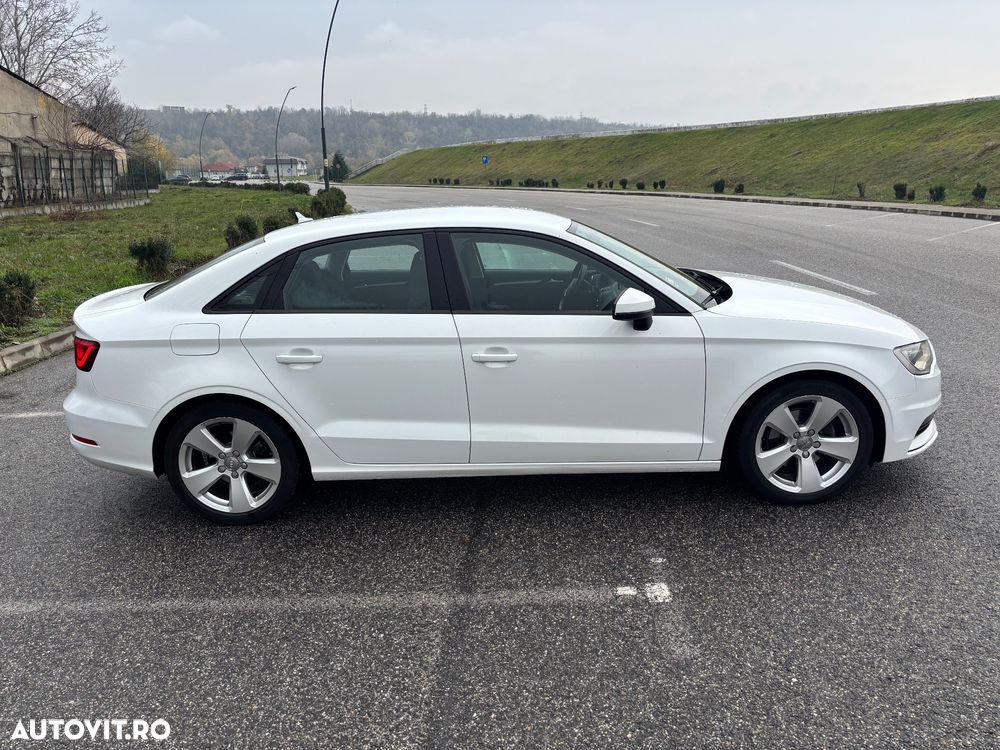 Audi A3 1.6 TDI clean Stronic Ambiente - 4
