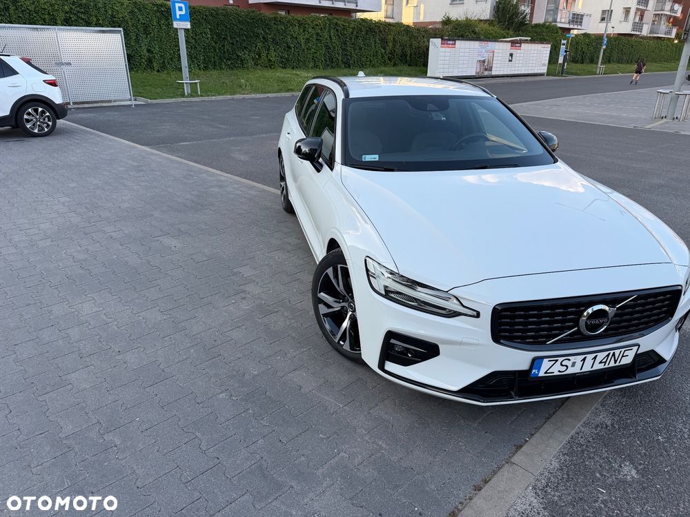 Volvo V60 B3 B R-Design - 3