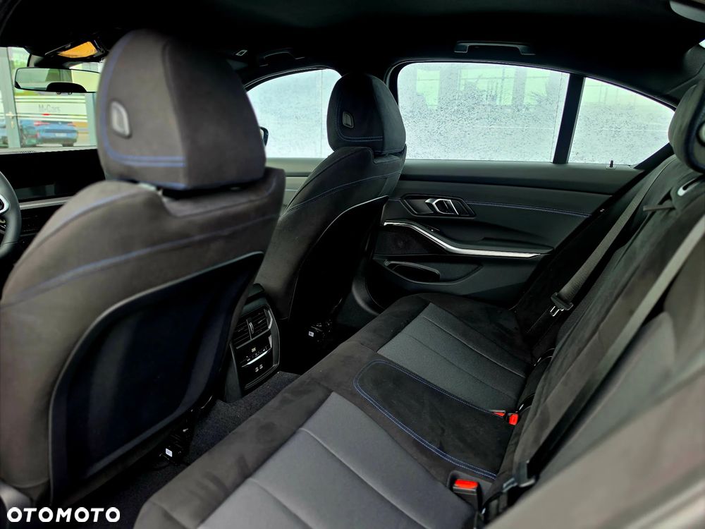 BMW Seria 3 320i xDrive M Sport - 34