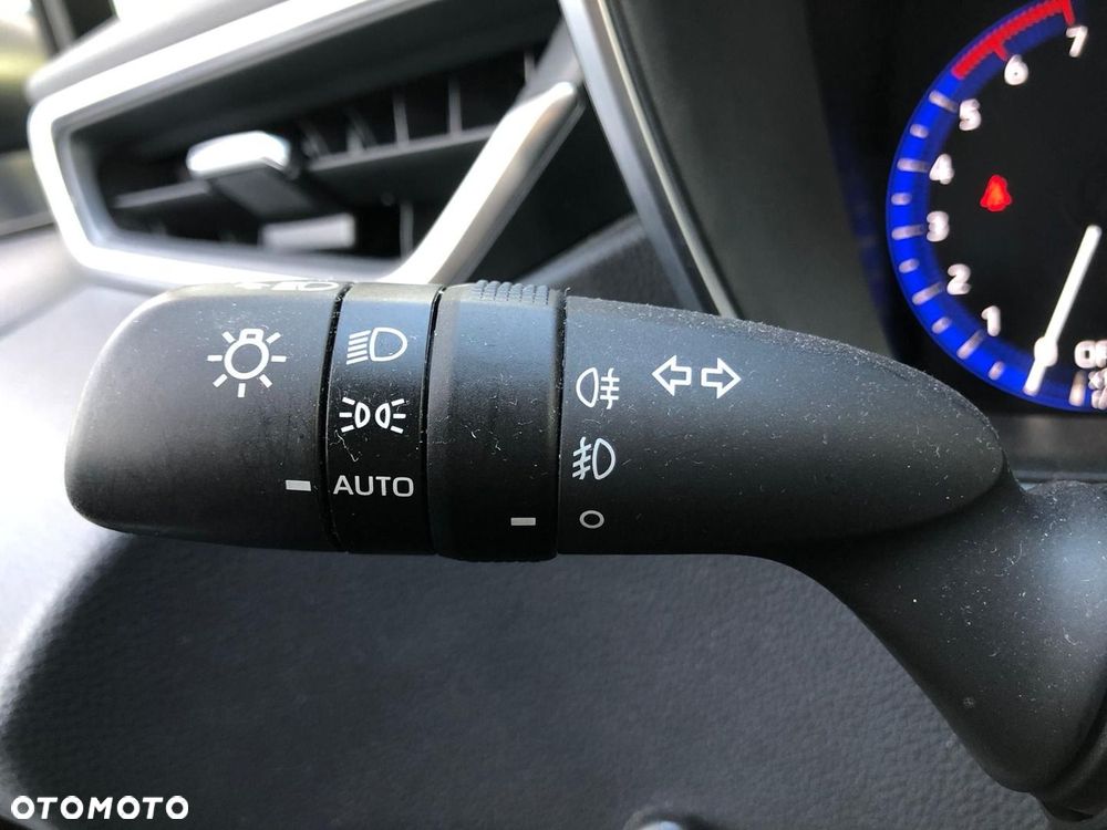 Toyota Corolla 1.8 Hybrid Comfort - 28