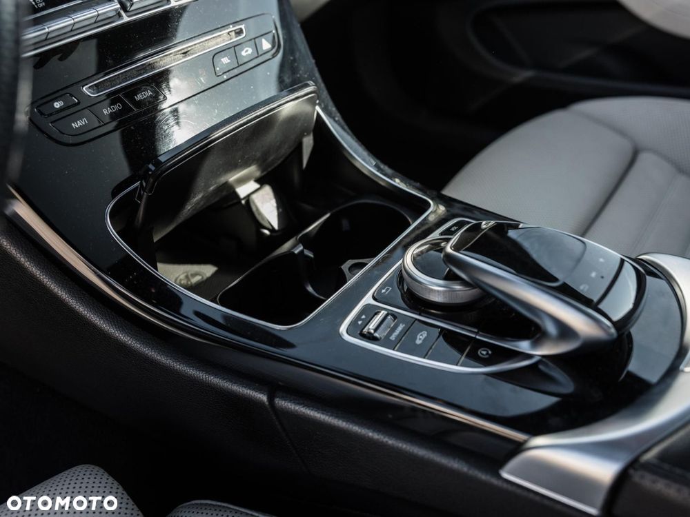 Mercedes-Benz Klasa C 300 9G-TRONIC - 29