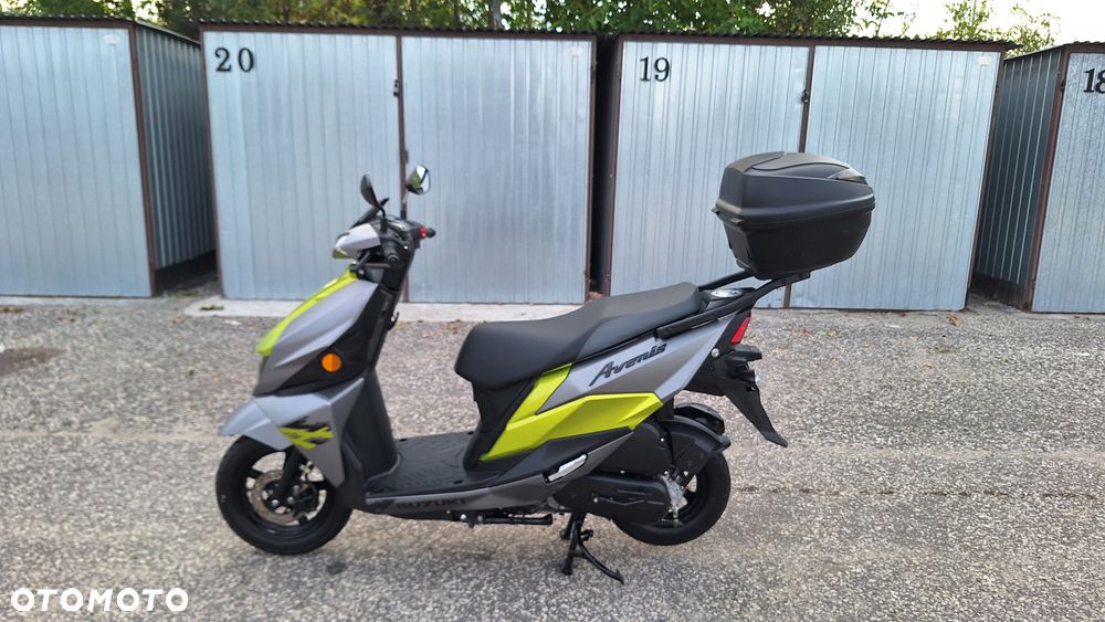 Suzuki Avenis - 3
