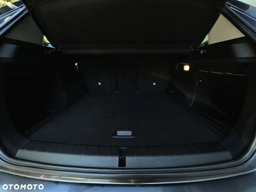 BMW X1 sDrive18d xLine - 39