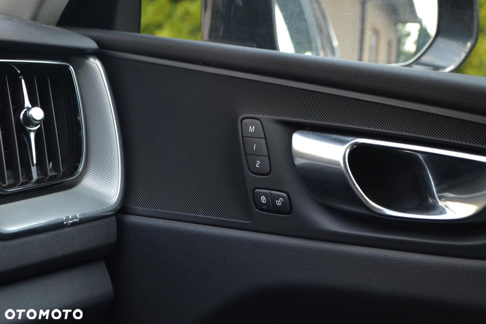 Volvo XC 60 B4 D Plus Bright - 29