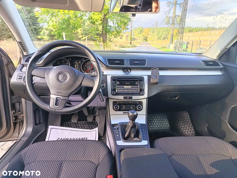 Volkswagen Passat - 12