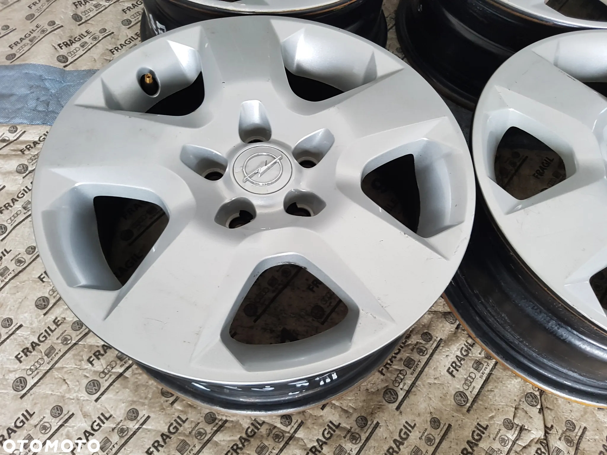 FELGI STALOWE STRUKTURALNE KOŁPAKI OPEL  5x110 6,5JX16 ET39 ASTRA H MERIWA B ZAFIRA B VECTRA C - 18