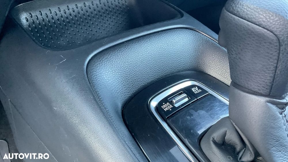 Toyota Corolla 1.8 HSD Business - 34