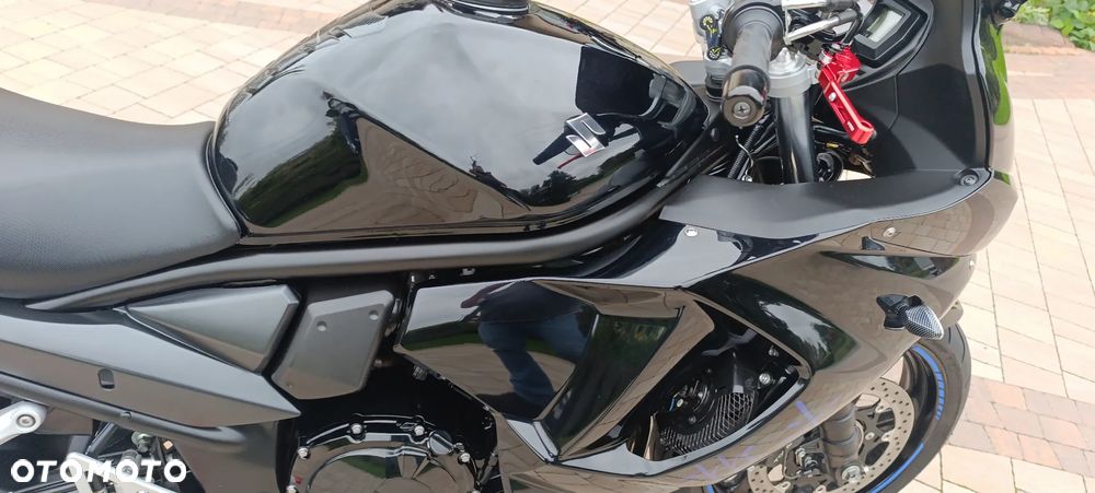 Suzuki GSX - 21