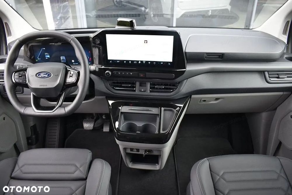 Ford Tourneo Custom - 8