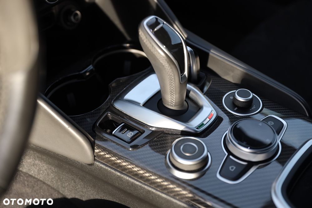 Alfa Romeo Giulia 2.9 Bi Turbo V6 Quadrifoglio - 38