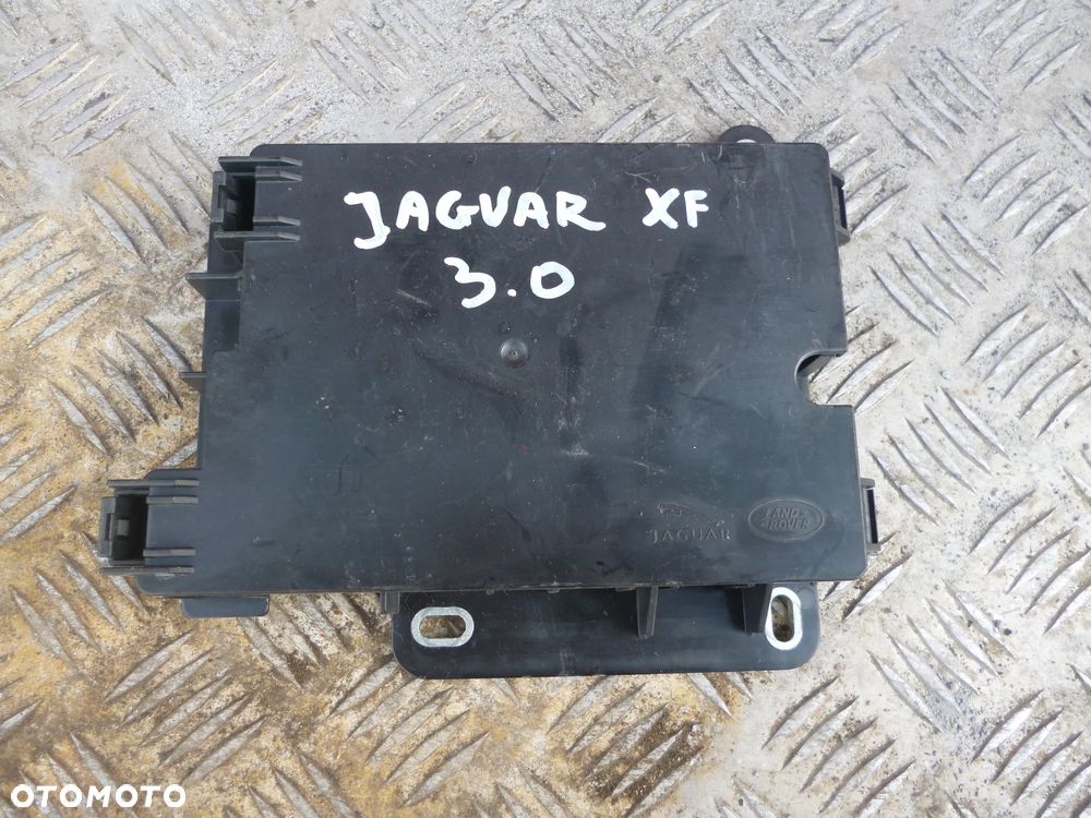 JAGUAR XF X250 3.0 V6 SKRZYNKA BEZPIECZNIKÓW - 1