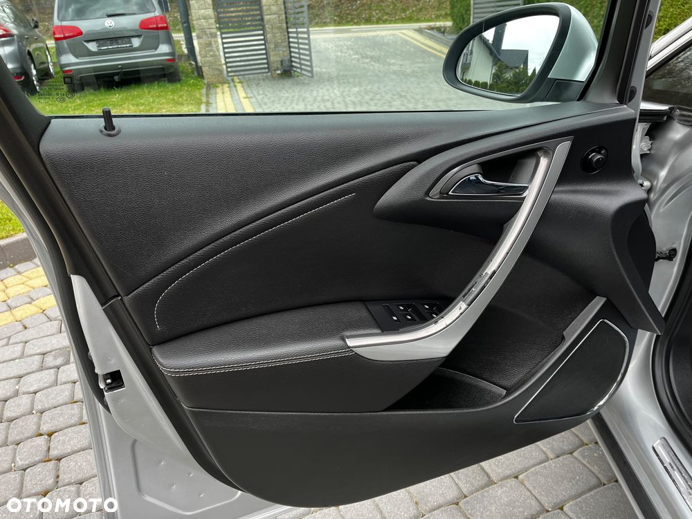 Opel Astra 1.6 T Cosmo - 10