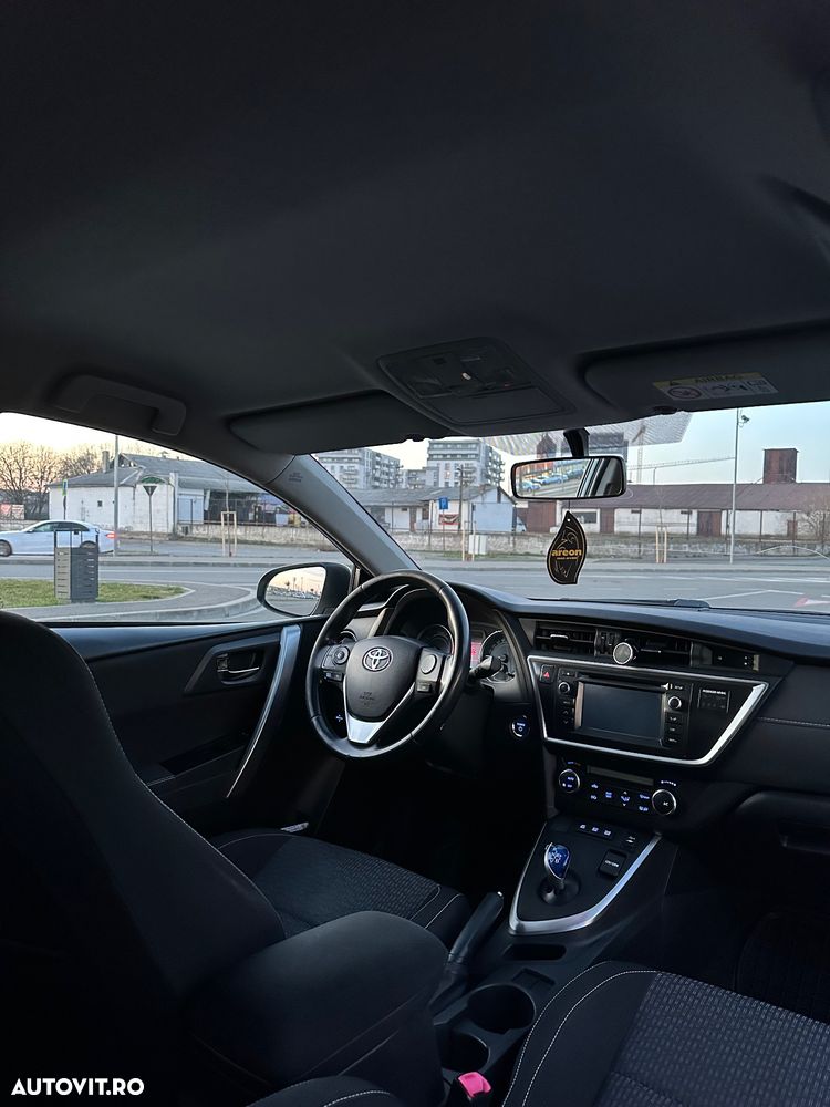 Toyota Auris 1.8 L VVT-i HSD Sol - 5