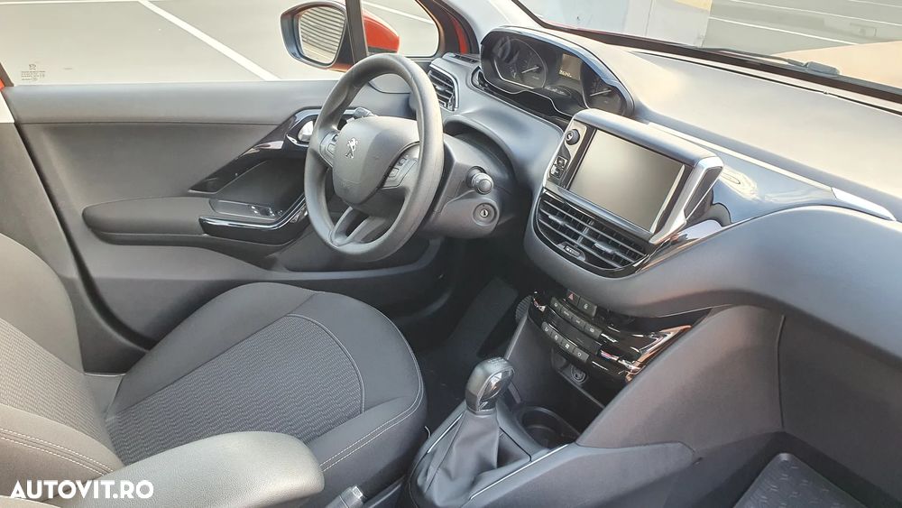 Peugeot 208 1.2 L PureTech Allure - 5