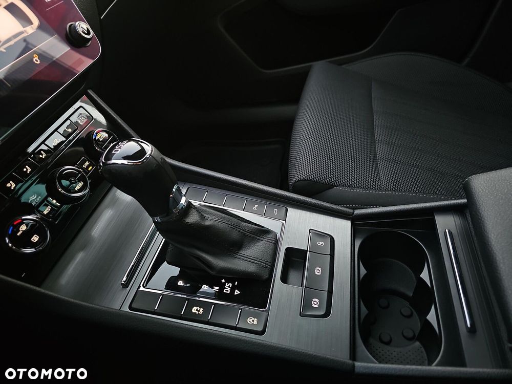 Skoda Superb 2.0 TDI SCR Style DSG - 23