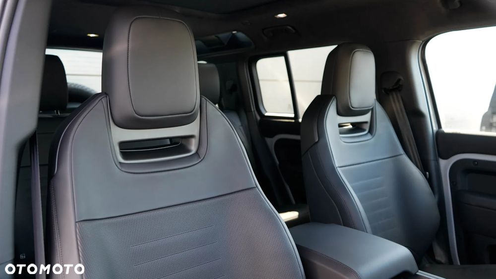 Land Rover Defender - 31