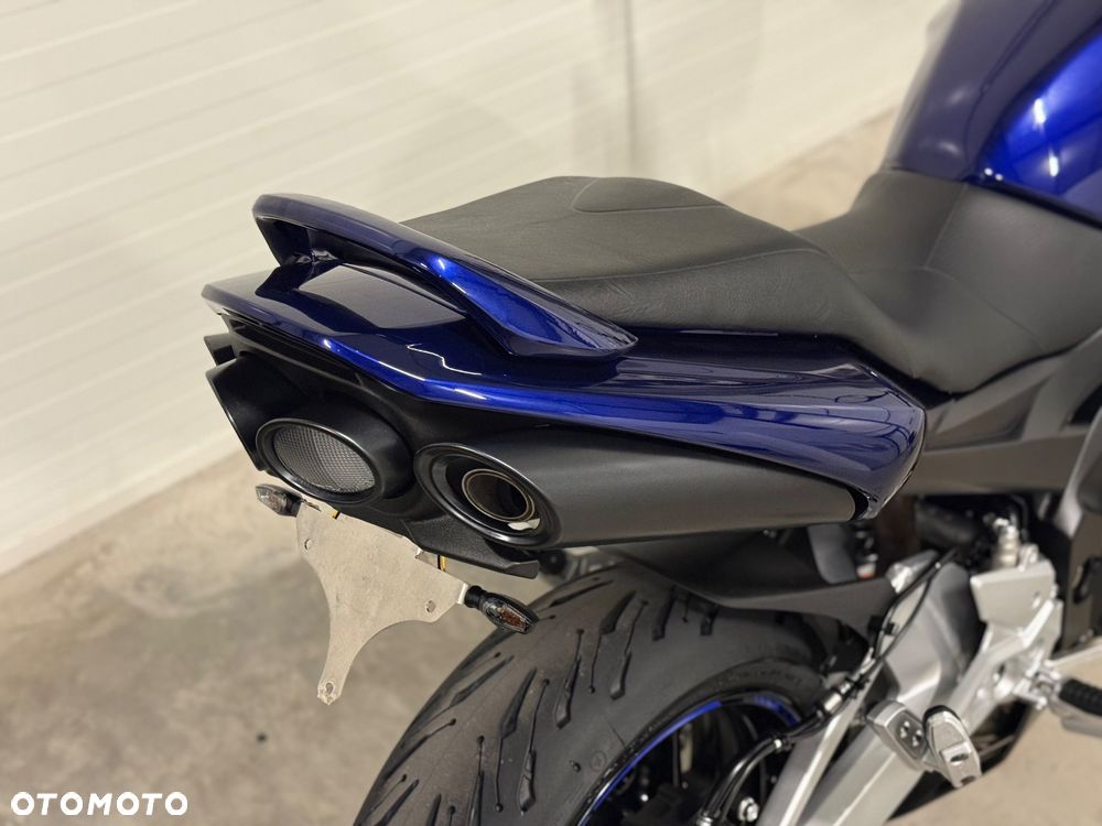 Suzuki GSR - 19
