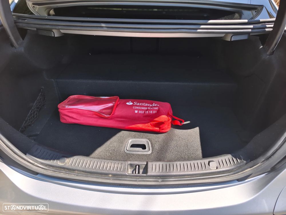 Mercedes-Benz E 300 de 4Matic 9G-TRONIC AMG Line - 28