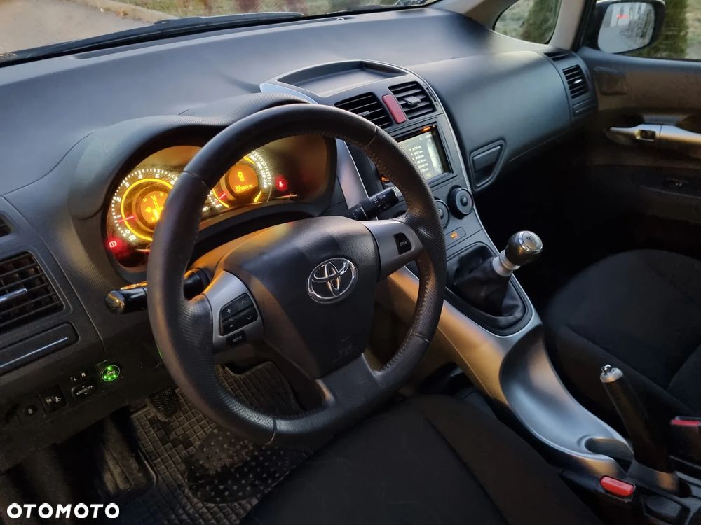 Toyota Auris 1.6 2010 - 14