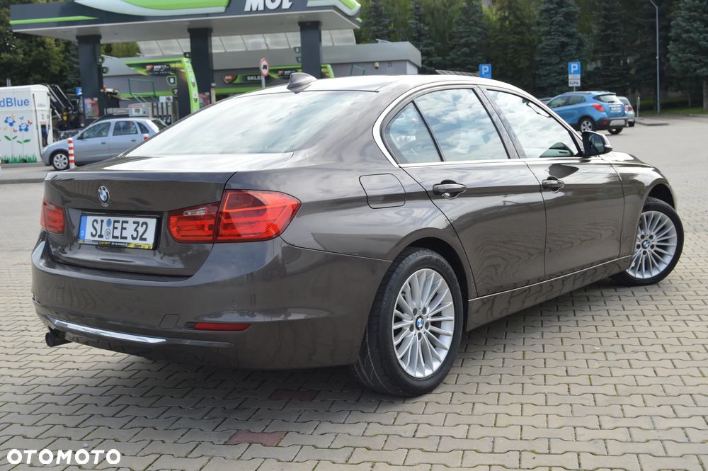 BMW Seria 3 318d Luxury Line - 12