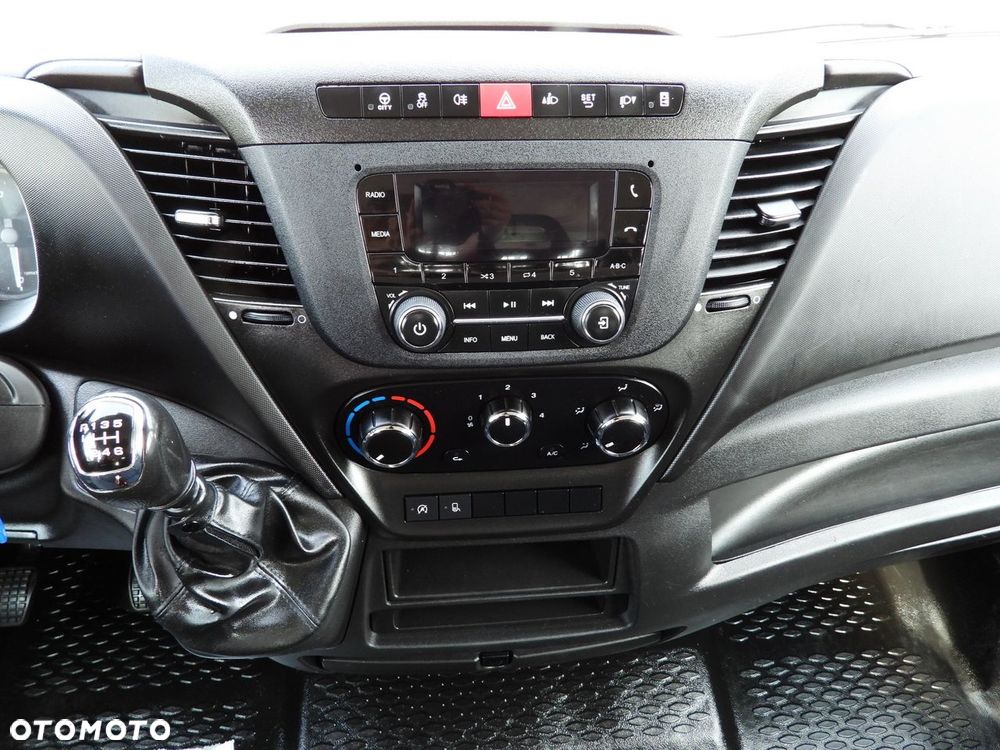 Iveco DAILY 35S12 SKRZYNIA PODWÓJNA KABINA DOKA 7 MIEJSC KLIMATYZACJA  120KM - 29