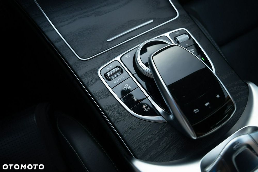 Mercedes-Benz Klasa C AMG 63 S AMG Speedshift 7G-MCT - 18