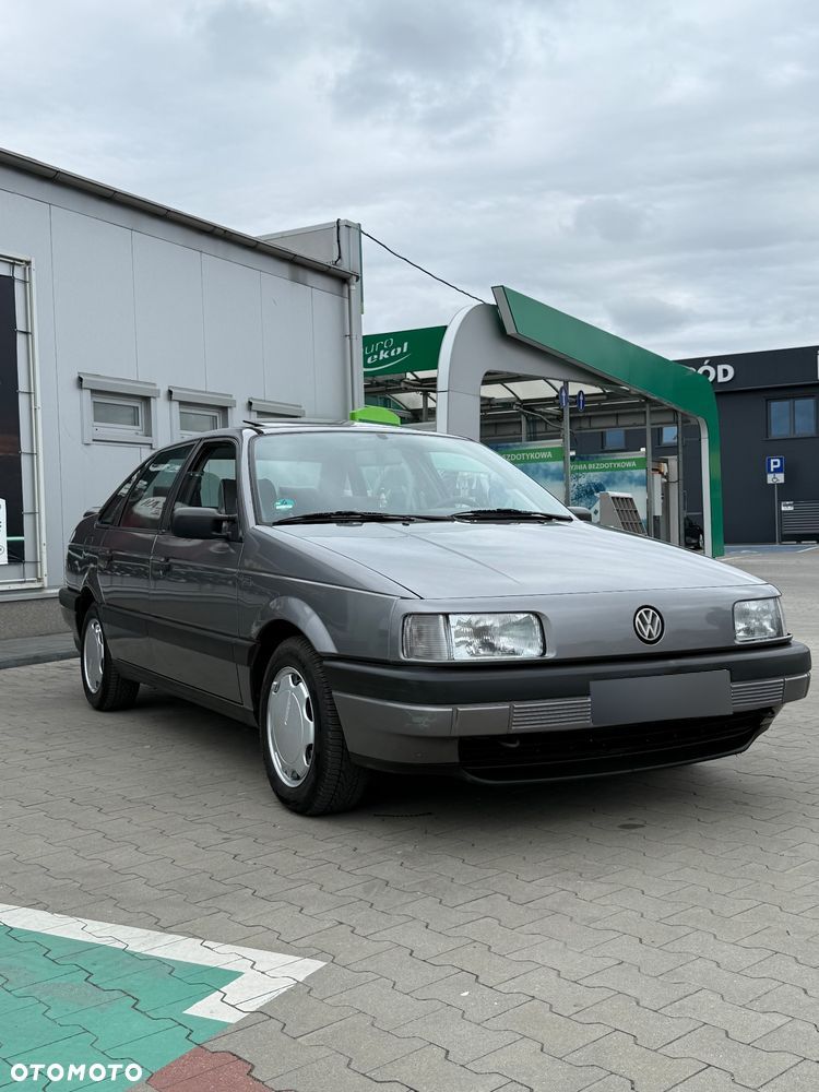 Volkswagen Passat 1.8 GL - 1