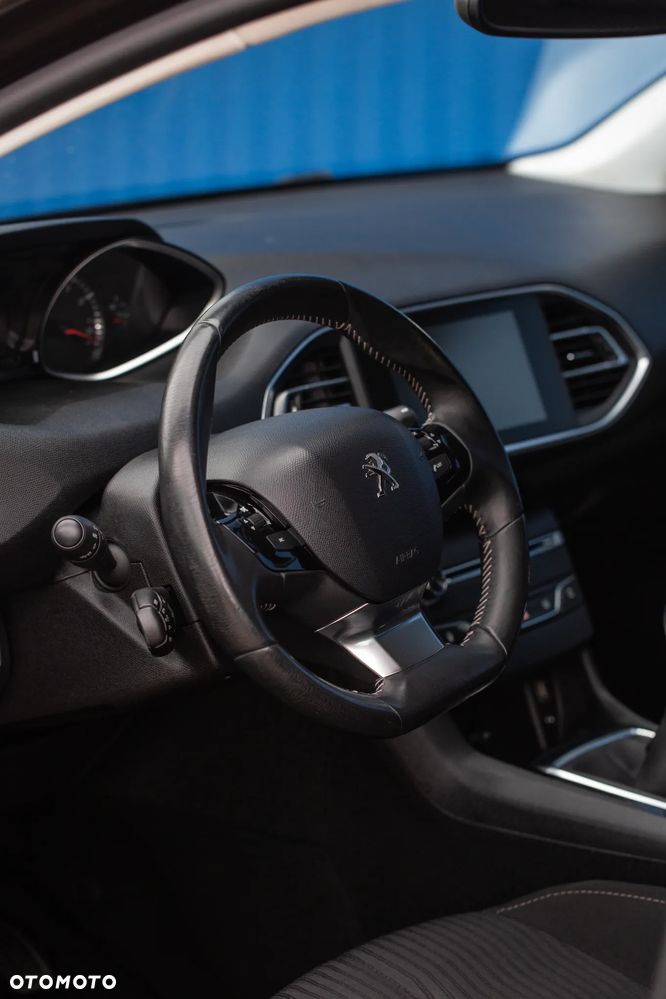 Peugeot 308 125 THP Allure - 11