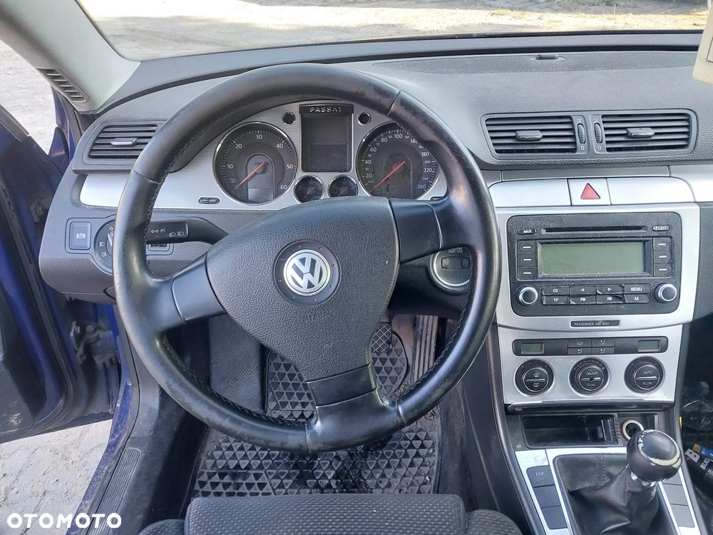 Volkswagen Passat B6 KOMBI silnik kompletny 2.0 TDI 140KM BKP Bmn Bmr Bkd Blb Bre Brf Brd Bsy Byl Bma Bwc skrzynia biegów JLU 6 biegów sprzęgło dwumasa lewarek drzwi prawe lewe przód tył klapa lusterko NIEBIESKI LC5E listwy chrom turbina turbosprężarka pompa maglownica zwrotnica zacisk kokpit panel dekory boczek drzwi tapicerka podsufitka podszybie fotel zestaw startowy sterownik szyba zamek lampa blenda wykładzina alufelgi roleta podłokietnik mechanizm tempomat kolektor osłona dolot tłumik wydech NA CZĘŚCI WSZYSTKIE CZĘŚCI - 22