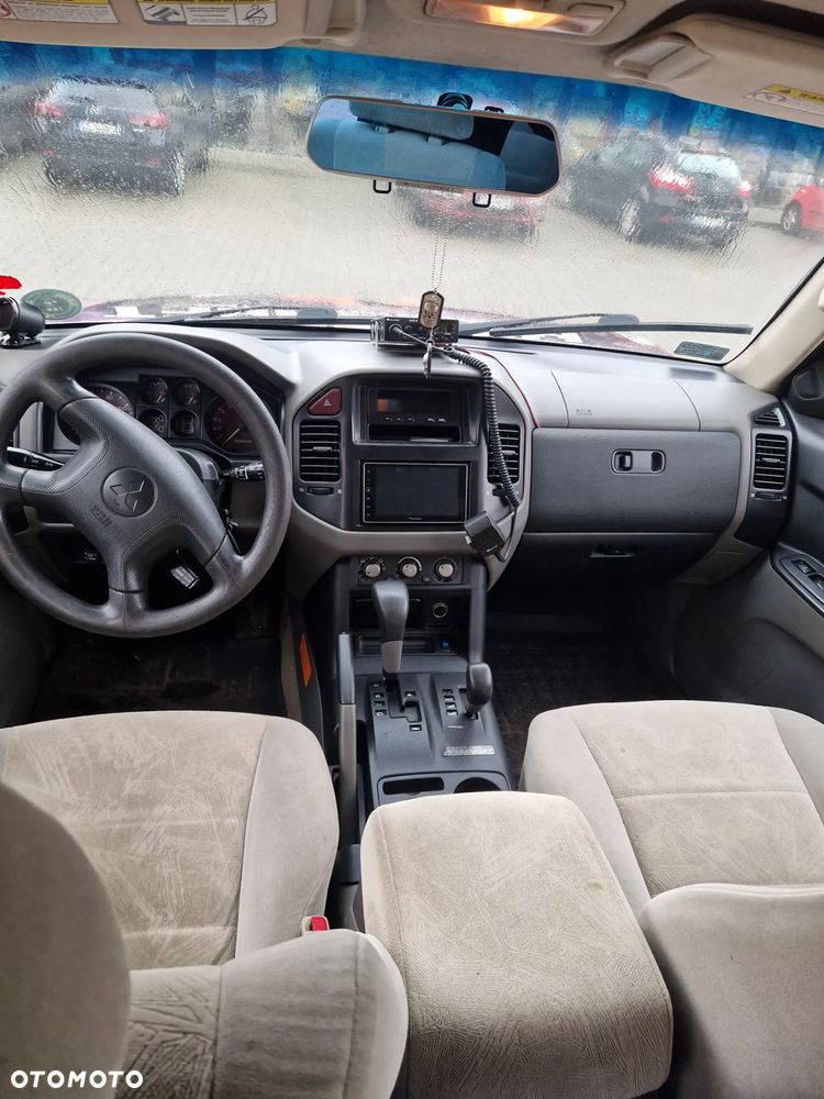 Mitsubishi Montero - 7