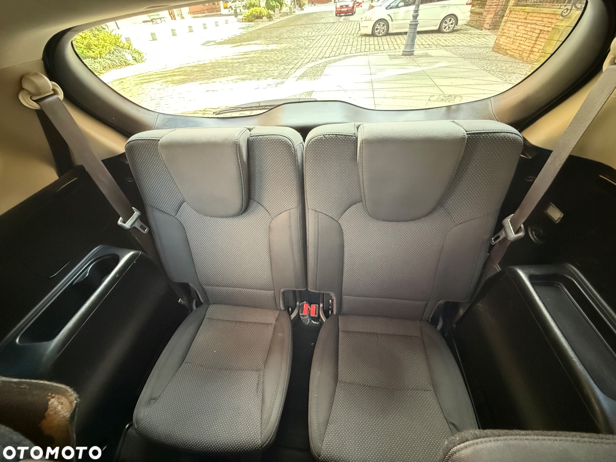 Kia Carens 1.7 CRDi L 7os - 12