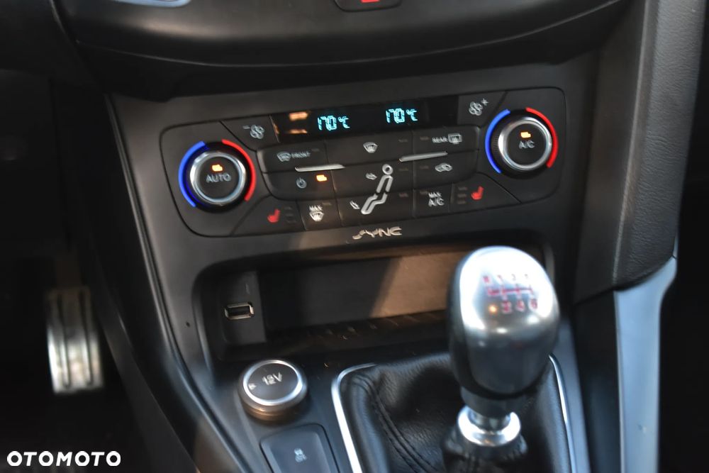 Ford Focus 2.0 EcoBoost ST mit Leder-Sport-Paket - 17