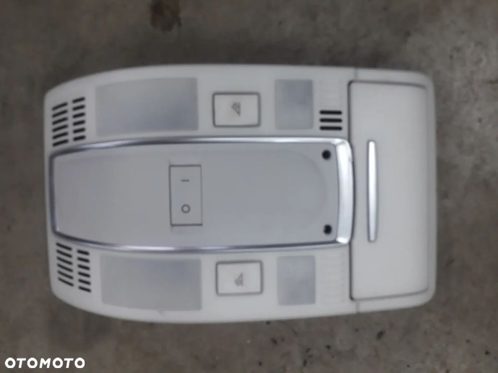 oświetlenie wnętrza kabiny 4F0947135M A6 C6 2.0 FSI TFSI BPJ