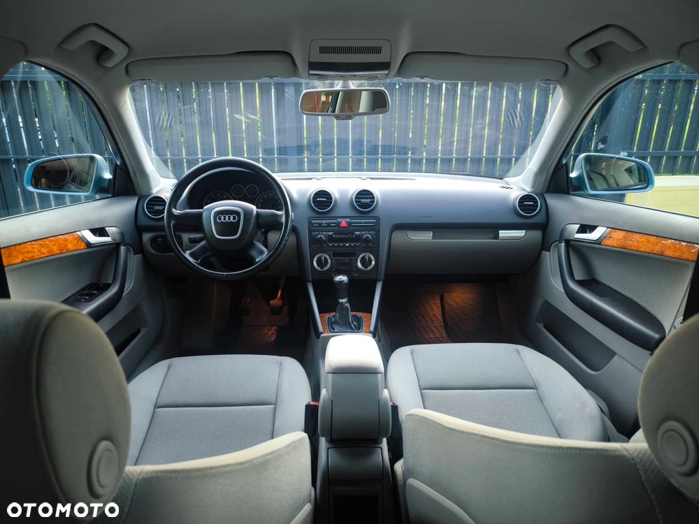 Audi A3 Sportback 1.6 FSI Ambiente - 7