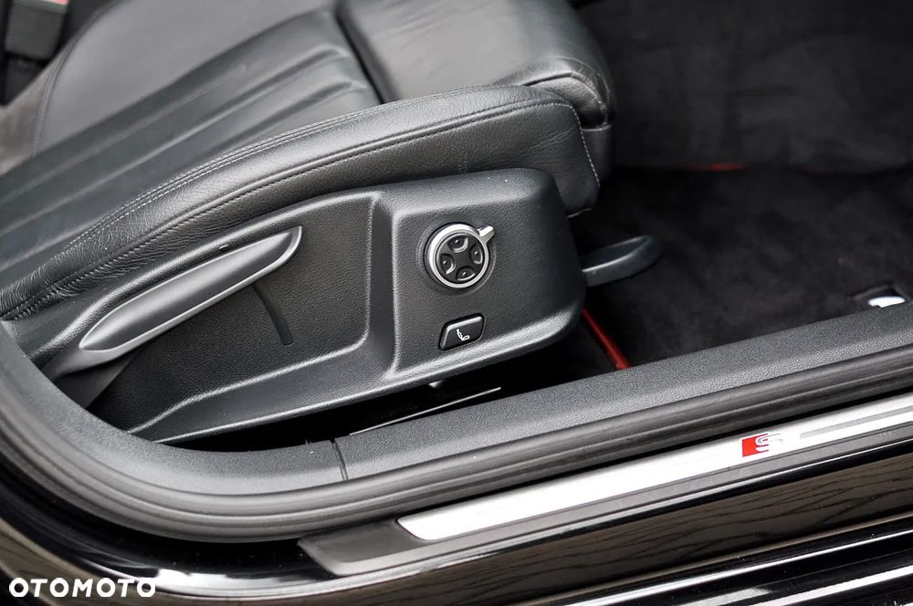 Audi A4 ver-avant-35-tfsi-s-tronic-s-line - 30