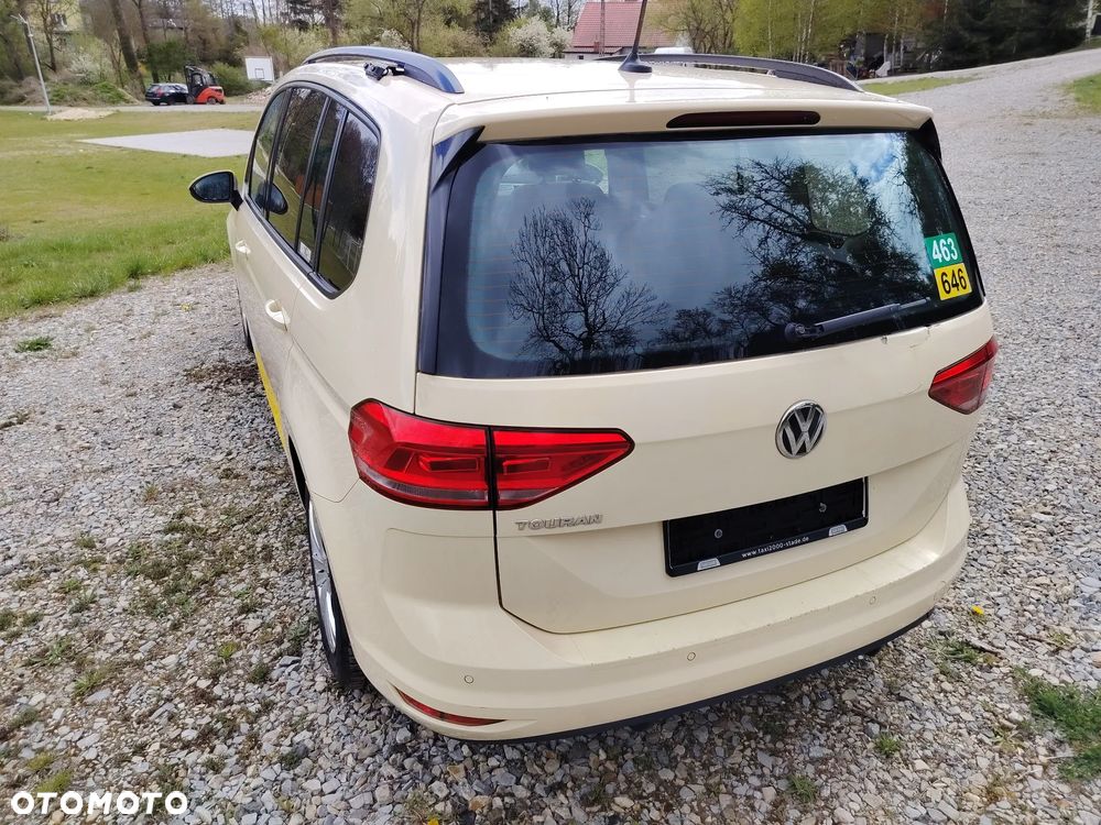 Volkswagen Touran - 10