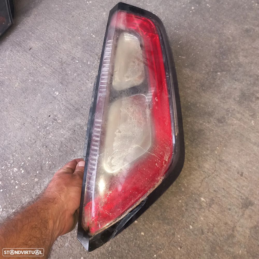 Farolim traseiro lado condutor fiat grande punto estalado - 1