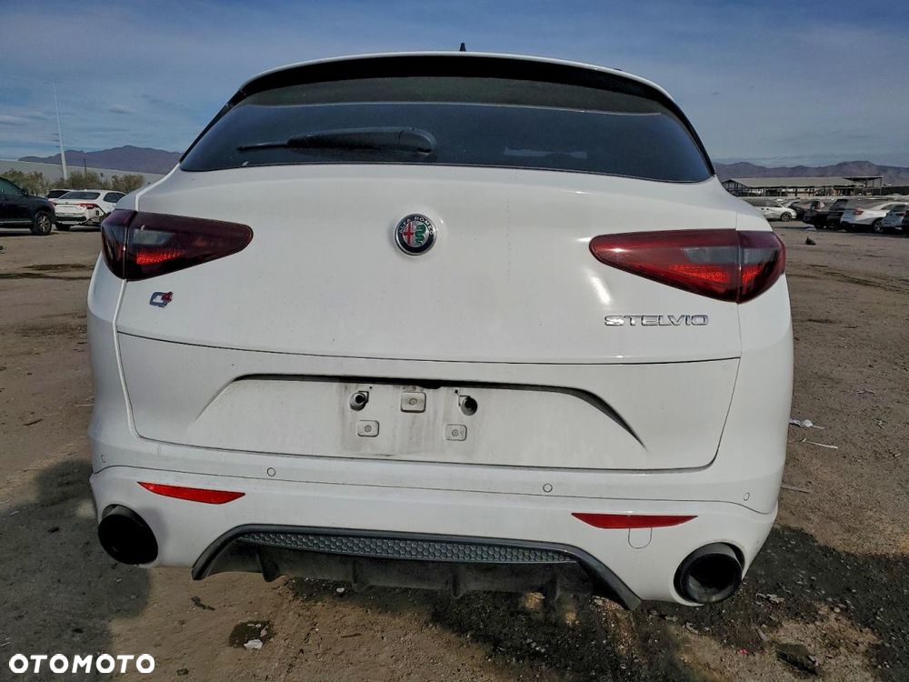Alfa Romeo Stelvio - 6
