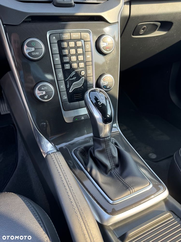 Volvo V40 D3 Drive-E Momentum - 36