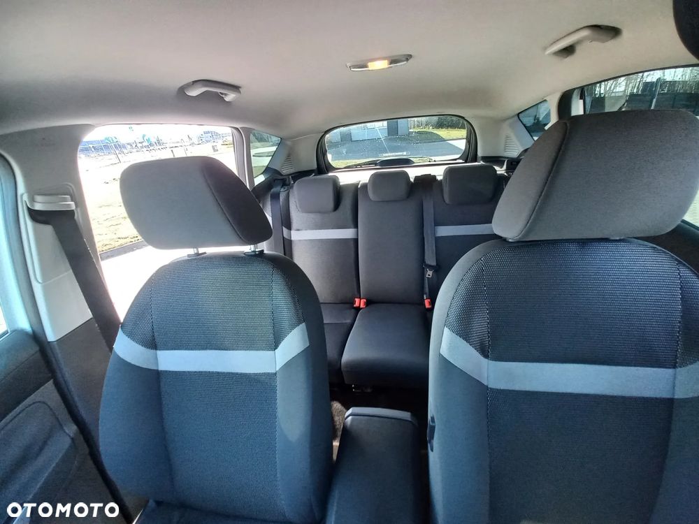 Ford Kuga - 10
