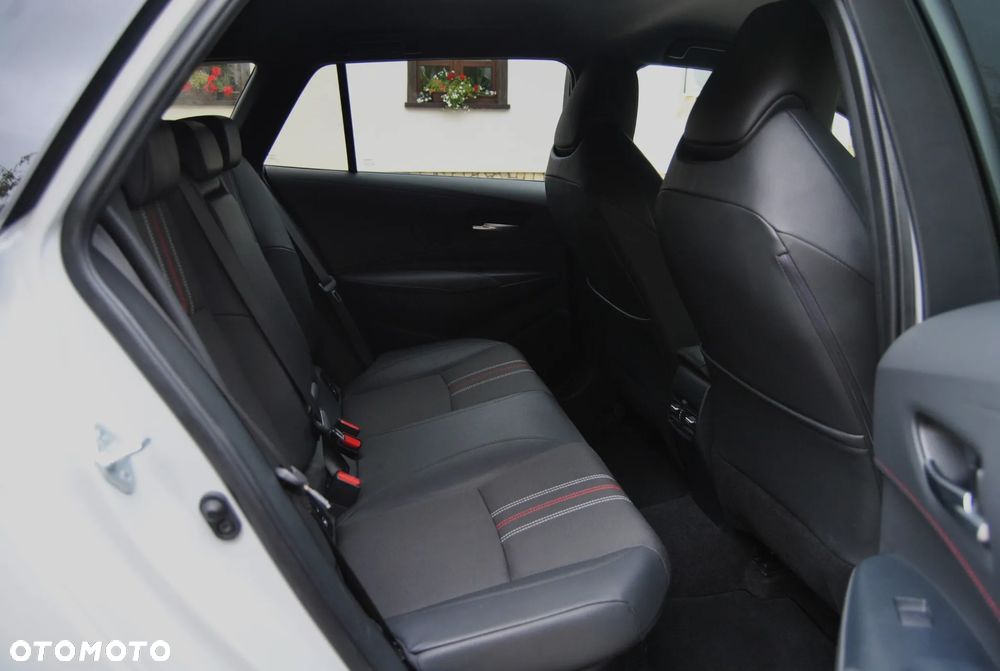 Toyota Corolla 2.0 Hybrid GR Sport - 8