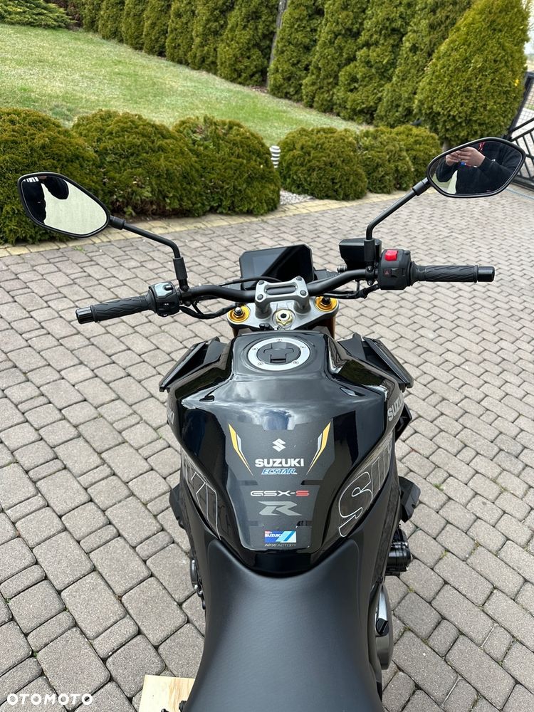 Suzuki GSX - 13