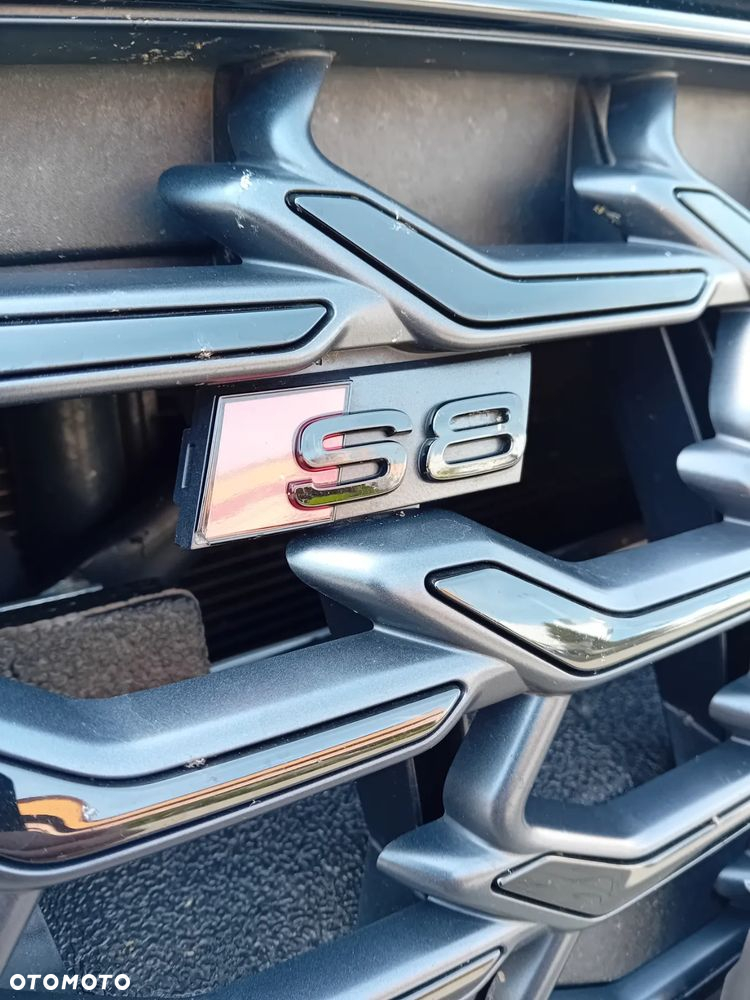 Audi S8 - 24