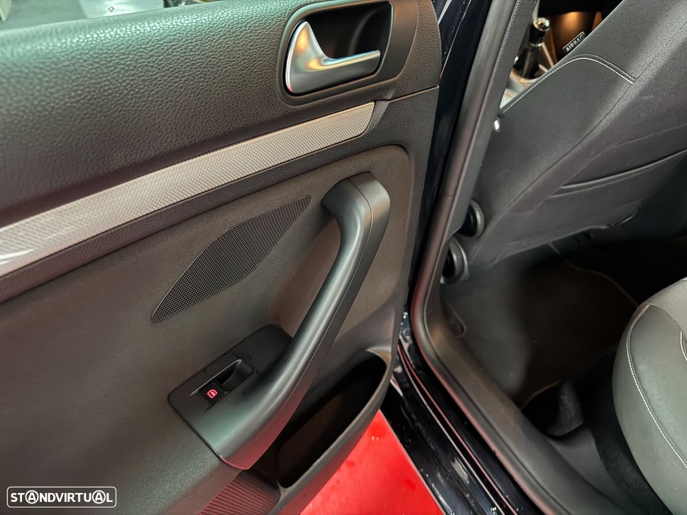 VW Golf Variant 2.0 TDi DPF MATCH - 39