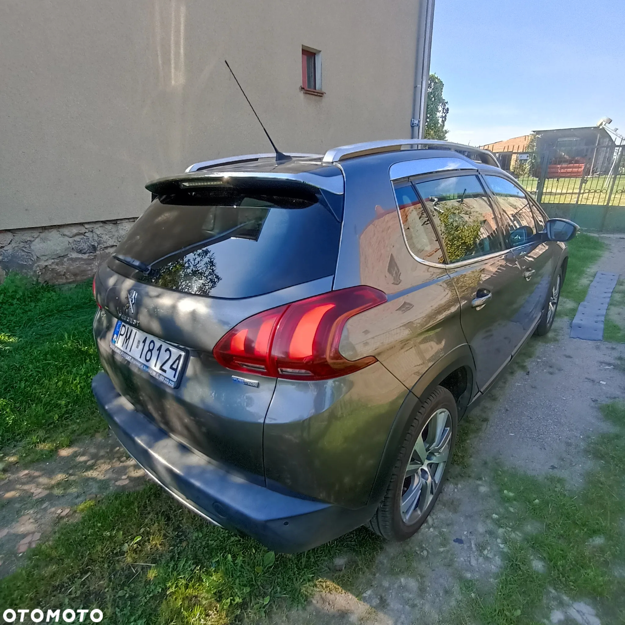 Peugeot 2008 1.2 Pure Tech Allure S&S - 12