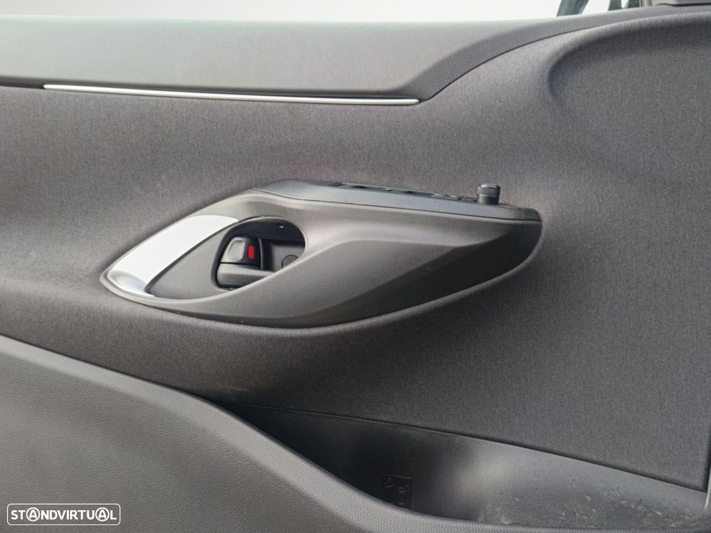 Toyota Yaris Cross 1.5 HDF Comfort Plus - 32