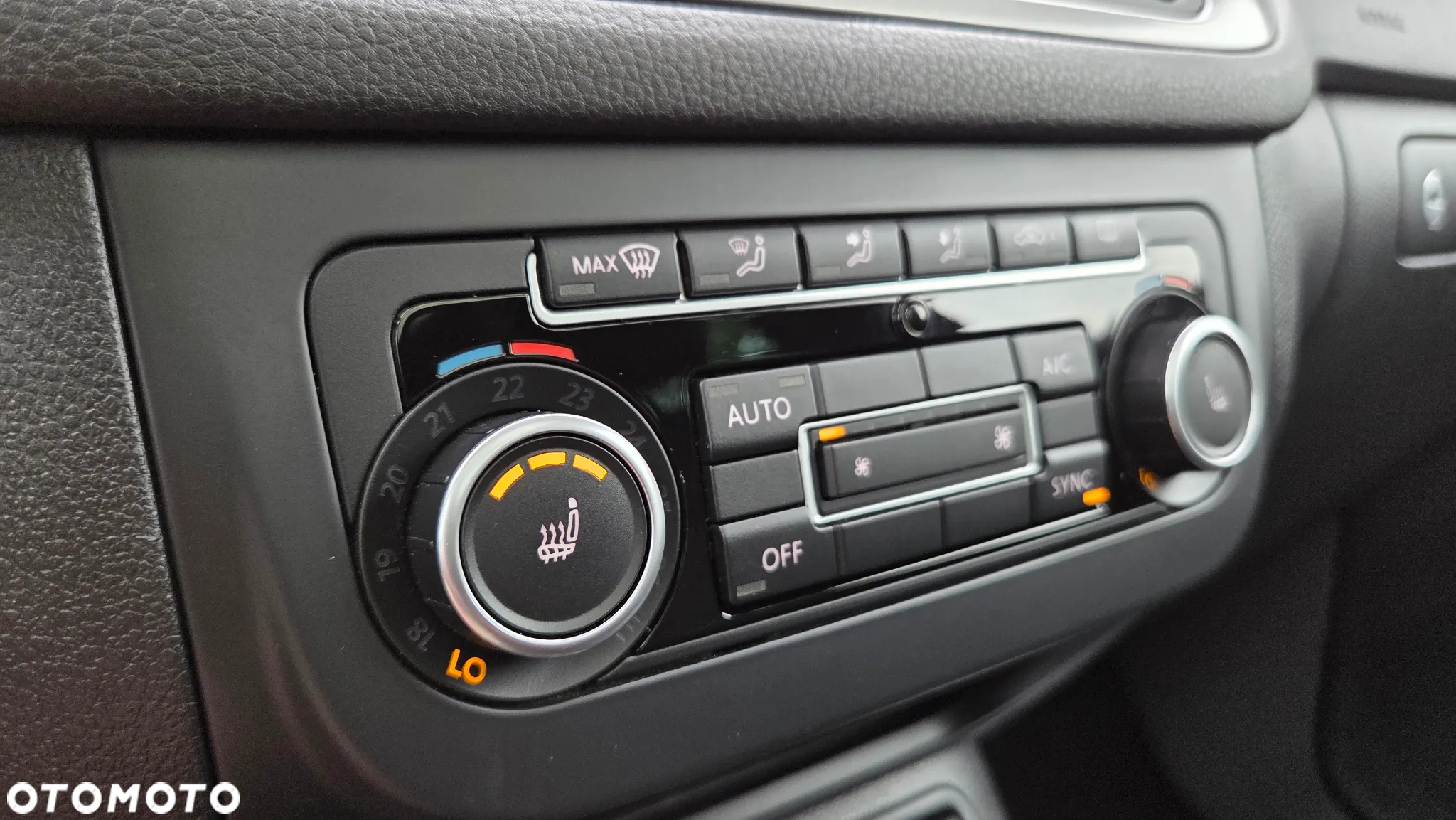 Volkswagen Tiguan 2.0 TDI DPF BlueMotion Technology Lounge Sport & Style - 20