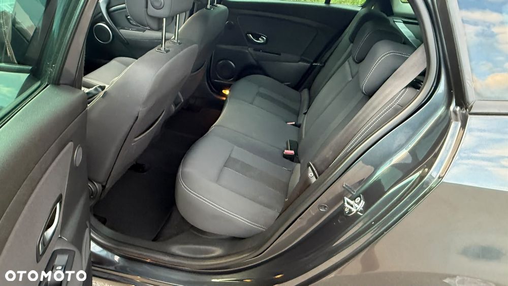 Renault Megane TCe 130 Bose Edition - 11