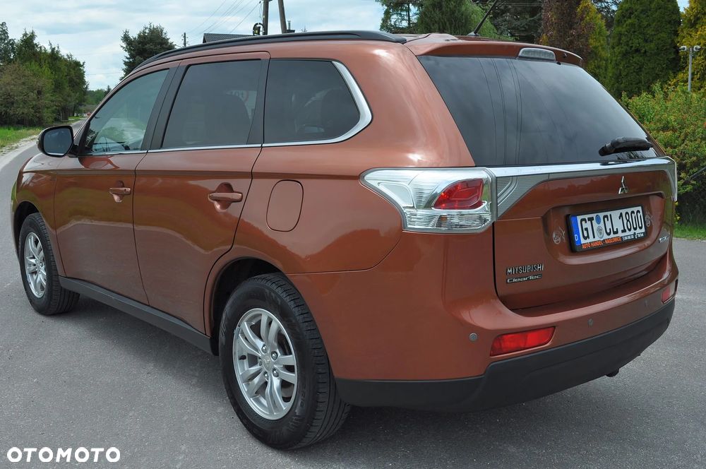 Mitsubishi Outlander 2.0 2WD SUV-Star - 19
